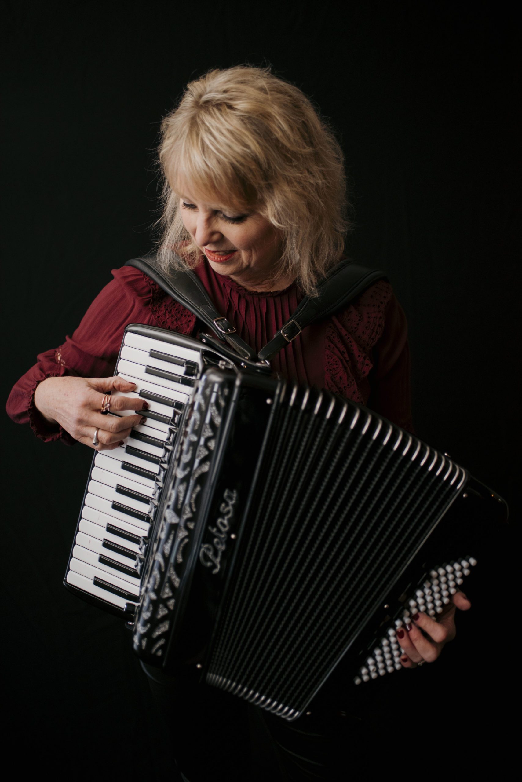 Photo of Vickie Maris her accordion